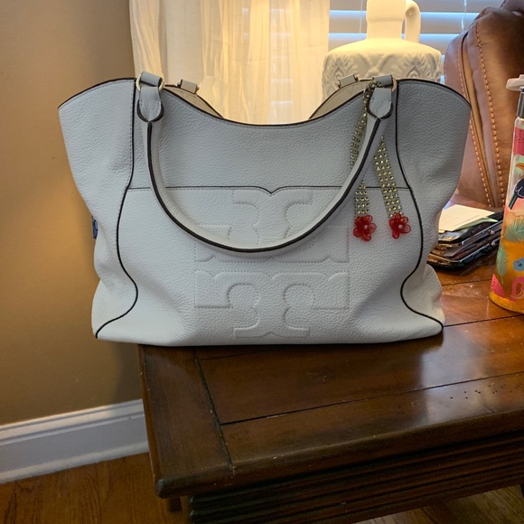 Tory Burch Handbags - Tory Burch Bombe Tote